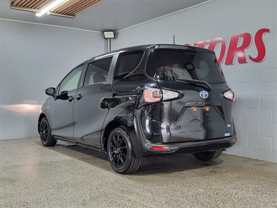 2016 Toyota Sienta - Thumbnail