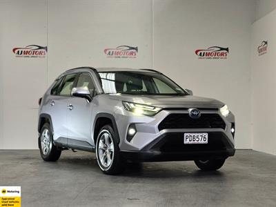 2022 Toyota RAV4 - Thumbnail