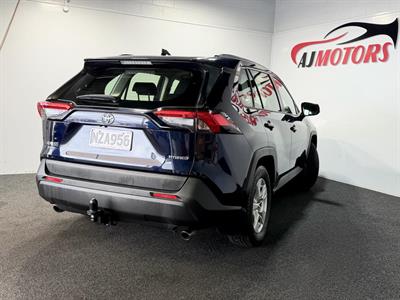 2021 Toyota RAV4 - Thumbnail