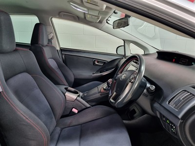 2013 Toyota Prius - Thumbnail