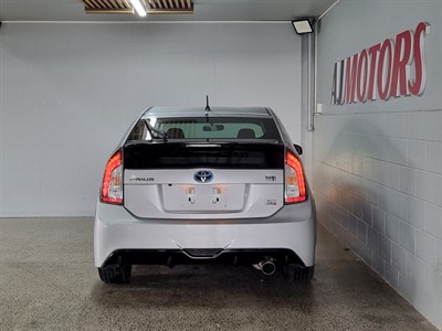 2013 Toyota Prius - Thumbnail