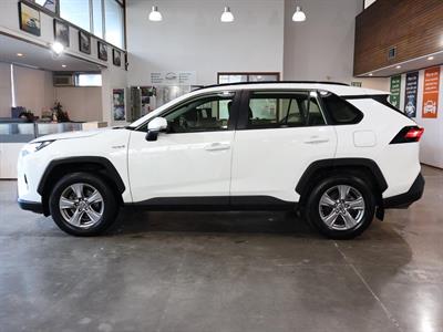 2022 Toyota RAV4 - Thumbnail