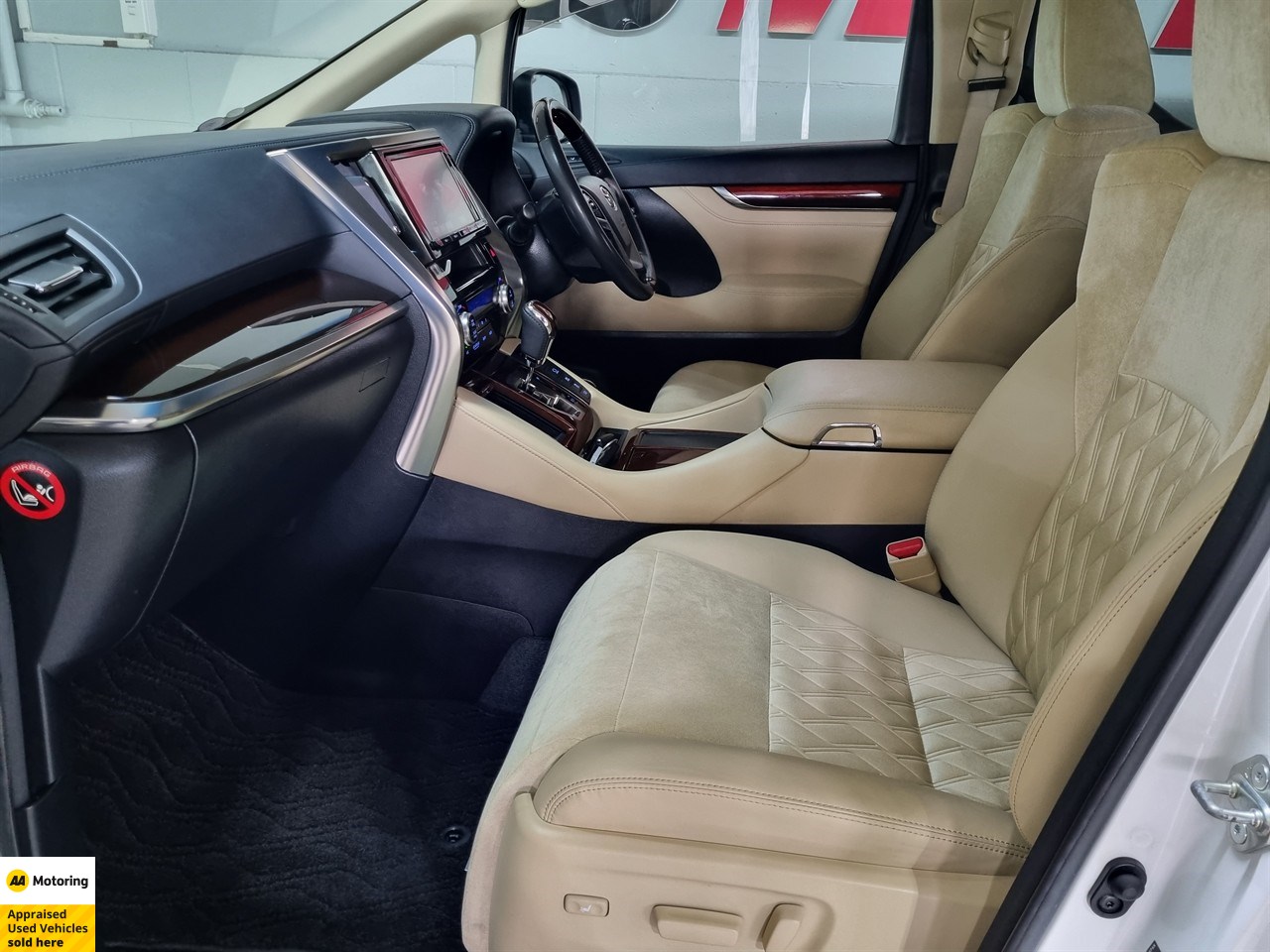 2015 Toyota Alphard