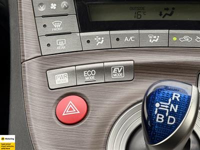 2013 Toyota Prius - Thumbnail