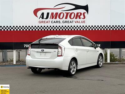 2013 Toyota Prius - Thumbnail