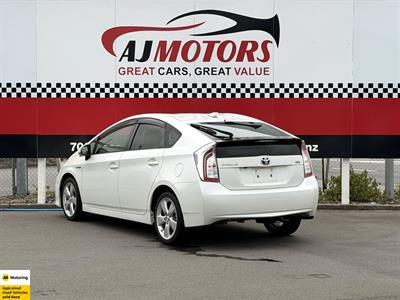 2013 Toyota Prius - Thumbnail