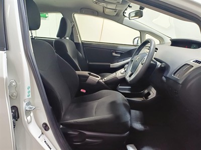 2013 Toyota Prius - Thumbnail