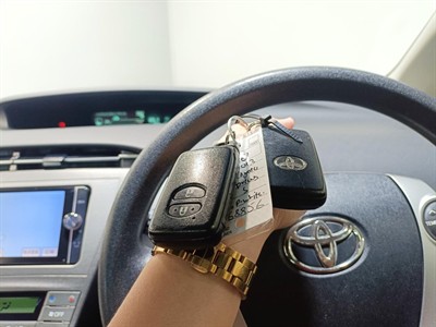 2013 Toyota Prius - Thumbnail