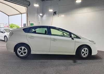 2013 Toyota Prius - Thumbnail