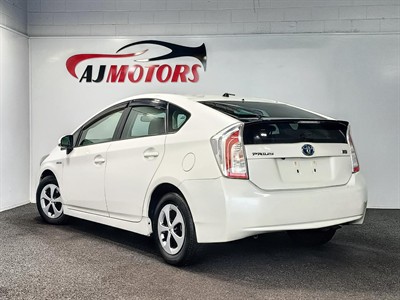 2013 Toyota Prius - Thumbnail