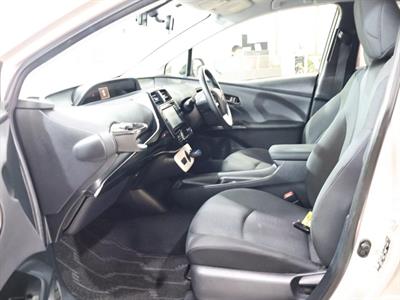 2017 Toyota Prius - Thumbnail