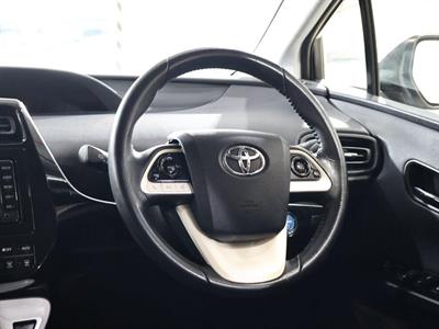 2017 Toyota Prius - Thumbnail