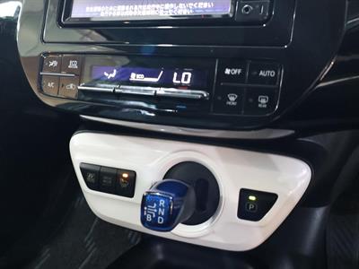 2017 Toyota Prius - Thumbnail