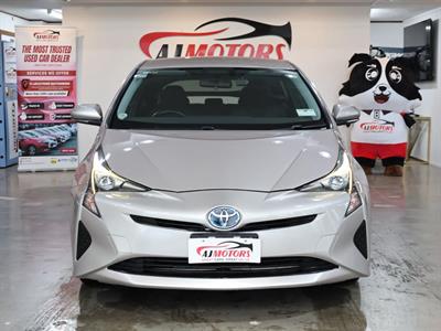 2017 Toyota Prius - Thumbnail