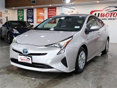 2017 Toyota Prius - Thumbnail