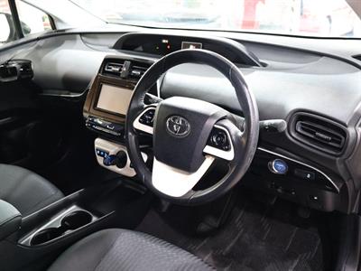 2017 Toyota Prius - Thumbnail