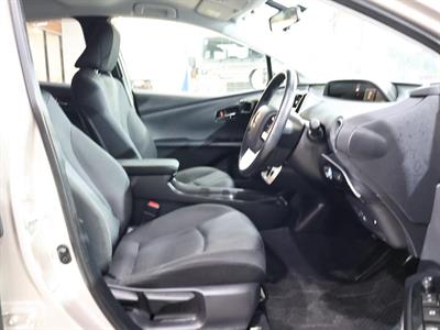 2017 Toyota Prius - Thumbnail