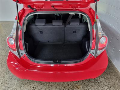 2013 Toyota Aqua - Thumbnail