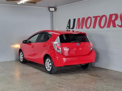 2013 Toyota Aqua - Thumbnail