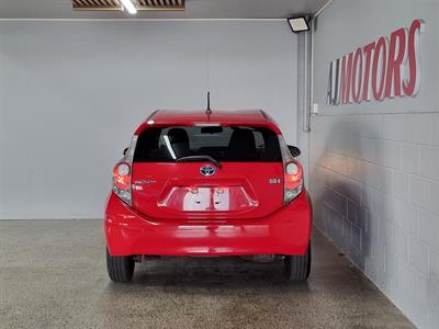 2013 Toyota Aqua - Thumbnail