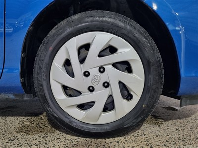 2016 Toyota Aqua - Thumbnail