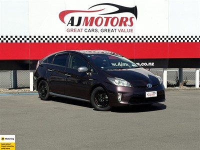 2013 Toyota Prius - Thumbnail