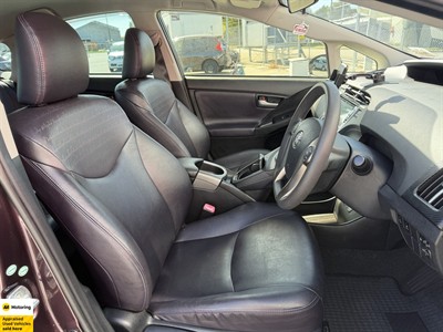 2013 Toyota Prius - Thumbnail