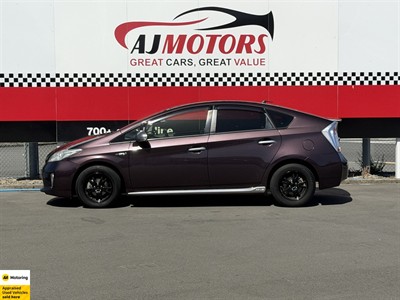 2013 Toyota Prius - Thumbnail