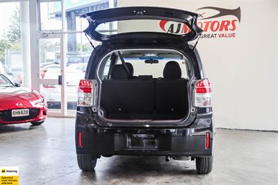 2015 Toyota Spade - Thumbnail