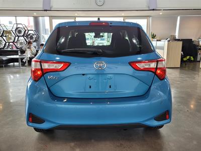 2018 Toyota Vitz - Thumbnail