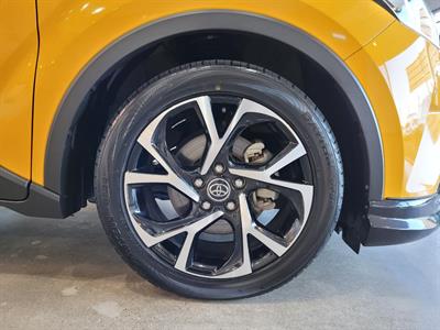 2018 Toyota C-HR - Thumbnail