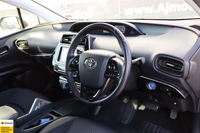 2020 Toyota Prius - Thumbnail