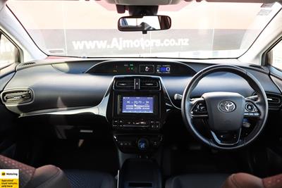 2020 Toyota Prius - Thumbnail