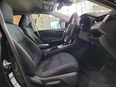 2022 Toyota RAV4 - Thumbnail