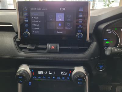 2022 Toyota RAV4 - Thumbnail