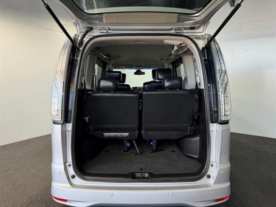 2015 Nissan Serena - Thumbnail