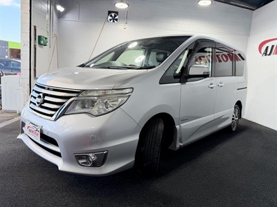 2015 Nissan Serena - Thumbnail