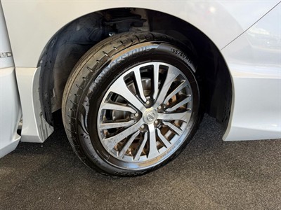 2015 Nissan Serena - Thumbnail