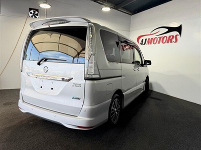 2015 Nissan Serena - Thumbnail