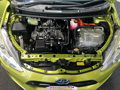 2015 Toyota Aqua - Thumbnail