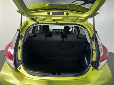 2015 Toyota Aqua - Thumbnail