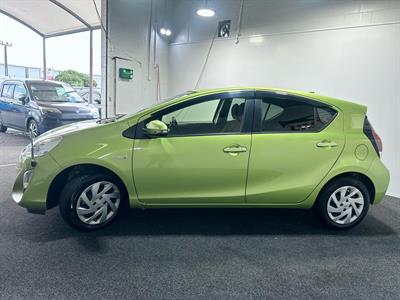 2015 Toyota Aqua - Thumbnail