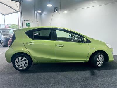 2015 Toyota Aqua - Thumbnail