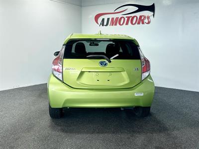 2015 Toyota Aqua - Thumbnail