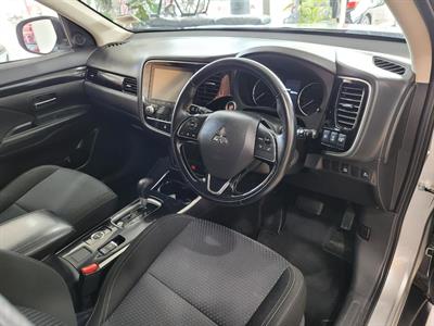 2022 Mitsubishi Outlander - Thumbnail