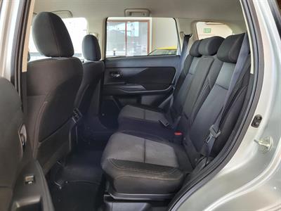 2022 Mitsubishi Outlander - Thumbnail