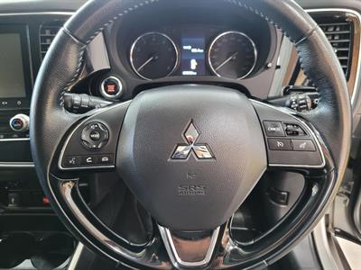 2022 Mitsubishi Outlander - Thumbnail