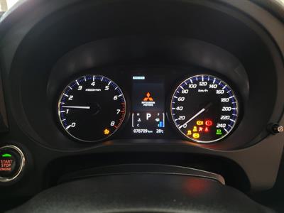 2022 Mitsubishi Outlander - Thumbnail