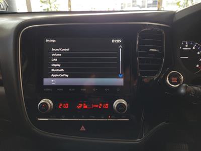 2022 Mitsubishi Outlander - Thumbnail