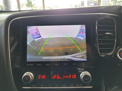 2022 Mitsubishi Outlander - Thumbnail